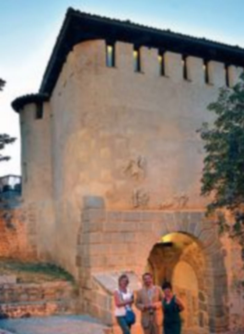 Pedro Arahuetes y las concejalas Paloma Maroto y Claudia de Santos