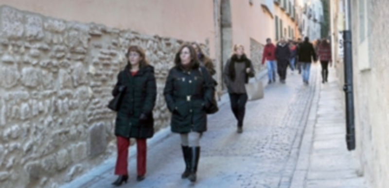 Desde que se realizaron obras en la zona de La Judería se mantiene restringido el tráfico para acceder al casco antiguo. / K.