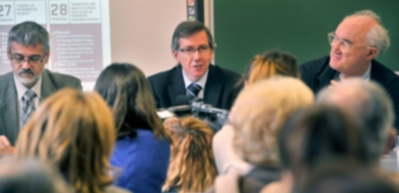 "El futuro de Europa pasa por la cooperación con los países árabes" 1 Un momento de la ponencia de Bernardino León en el marco de las jornadas organizadas por Europa Direct. / KAMARERO