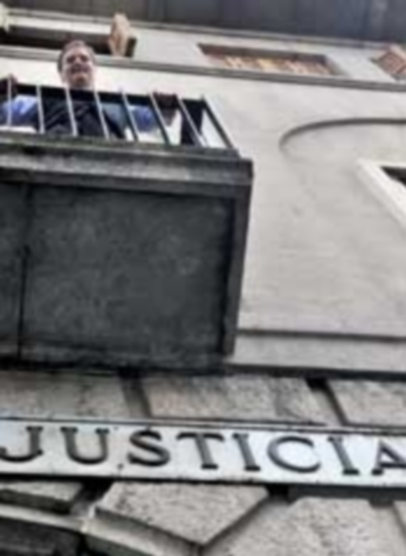 Andrés Palomo se asomaba el viernes al balcón de su despacho en la Audiencia Provincial de Segovia desde 1998. /Kamarero