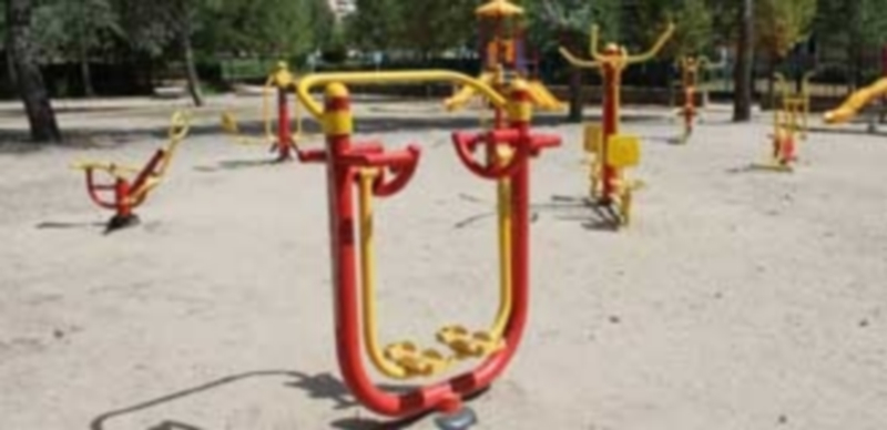 El nuevo programa municipal pretende impulsar el envejecimiento activo de los mayores en los parques saludables instalados en la ciudad. / El Adelantado