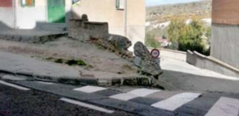 El bordillo de la acera