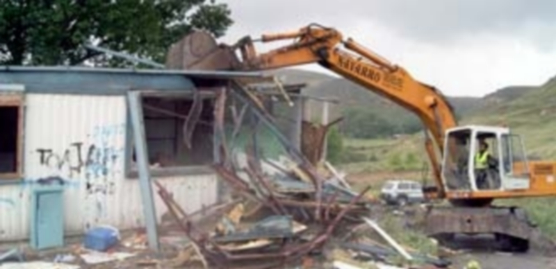 Imagen de archivo del derribo de chabolas en el paraje del Tejerín. / El Adelantado