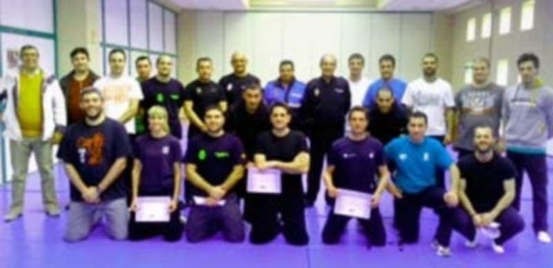 Agentes que participaron la semana pasada en el curso de defensa personal policial. / El Adelantado
