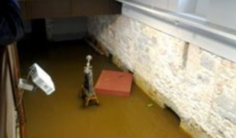 El agua anegó la sala del Museo destinada a la exposición ‘dinámica’. / A.S.