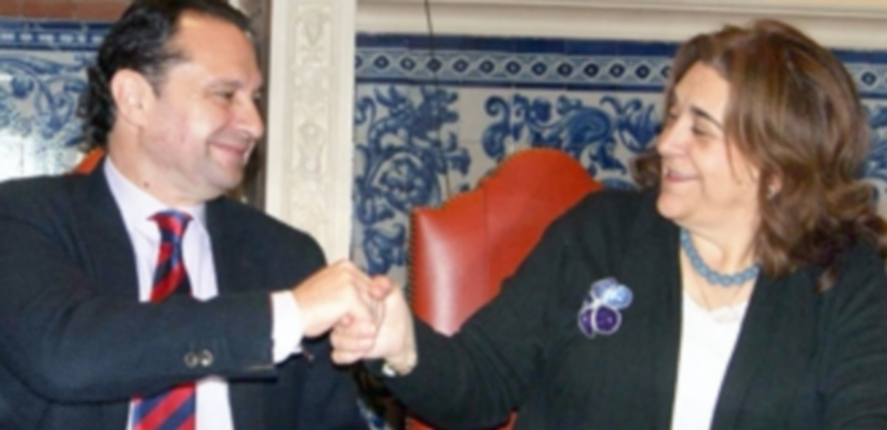 Arahuetes saluda a la directora de Cáritas