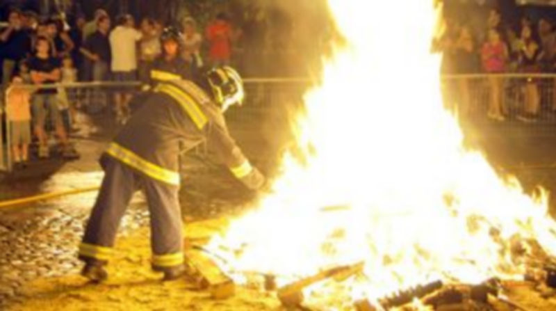 El dispositivo especial de seguridad ya está listo 1 Un bombero