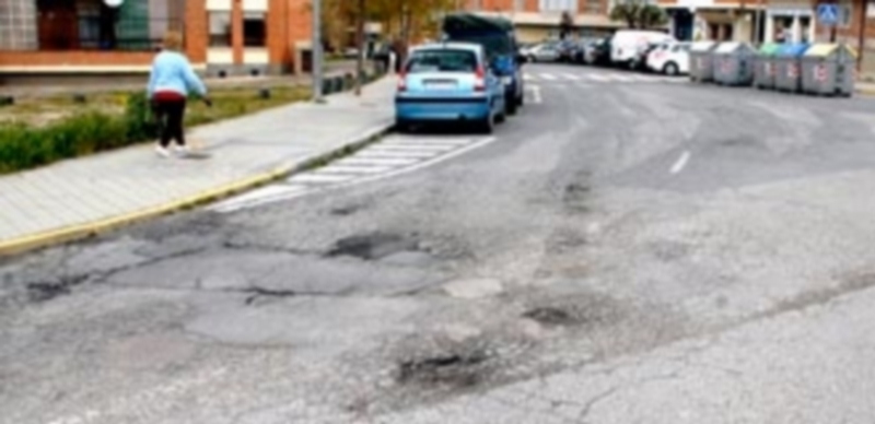 Las calles del barrio necesitan un urgente acondicionamiento./ Juan Martín