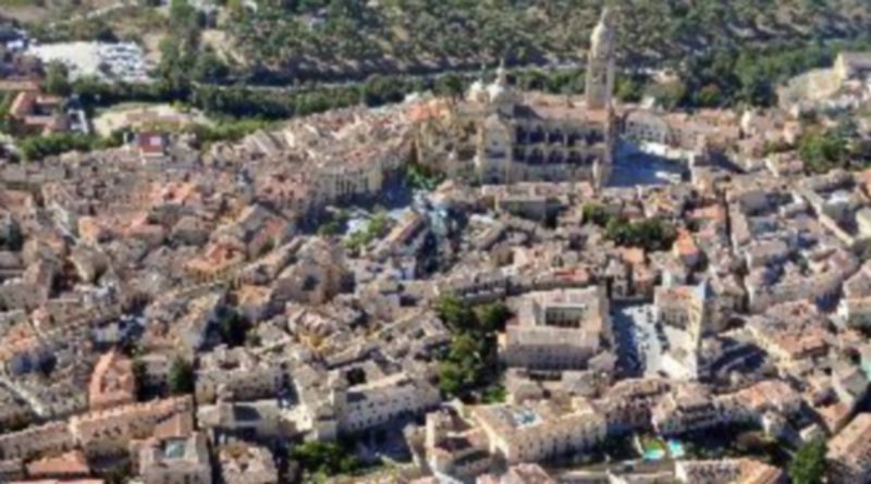 EL PEAHIS regulará el urbanismo del casco antiguo y otras zonas históricas de la ciudad de Segovia. / Juan Martín