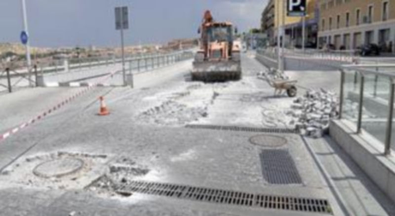 Los trabajos en proceso de ejecución en la avenida Padre Claret se acercan a la Plaza de la Artillería. / Juan Martin