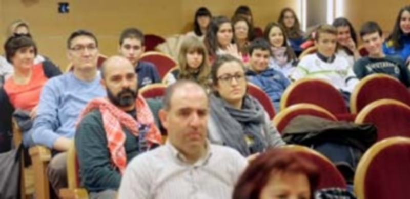 El público asistió con interés a la proyección y posterior debate de ‘Searching for Sugar Man’. / Kamarero