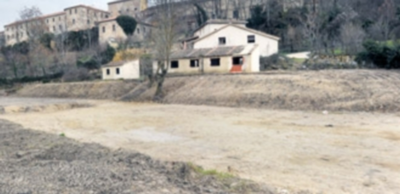 Este es el aspecto que presentaba ayer el espacio donde se encontraban algunos de los miniapartamentos. / Kamarero