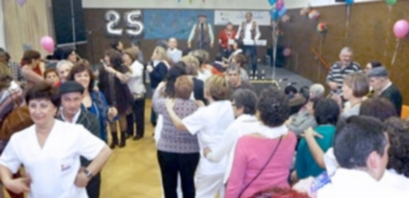 El dúo Salva y Alberto puso la nota musical al final de la jornada conmemorativa. / El Adelantado