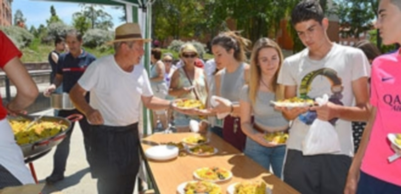 Nueva Segovia celebra su día 1 Cientos de personas acudieron a la paella popular. / TAMARA DE SANTOS