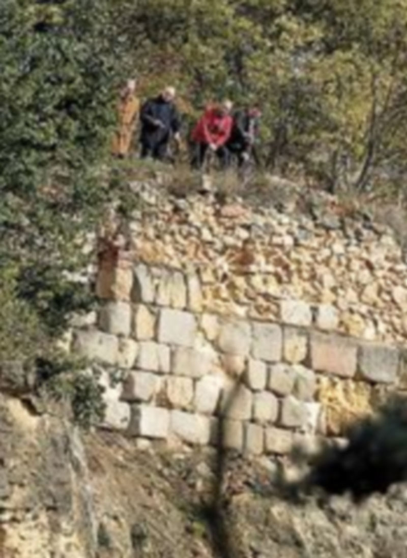 Los Bomberos retirarán varias rocas de la zona de la Casa de la Química 1 Un desprendimiento importante. / Foto: Juan Martín