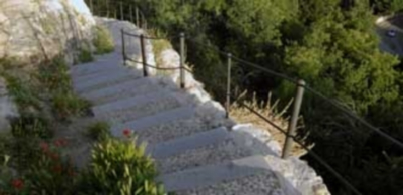 Puerta de entrada a la zona conocida como Cueva de la Zorra