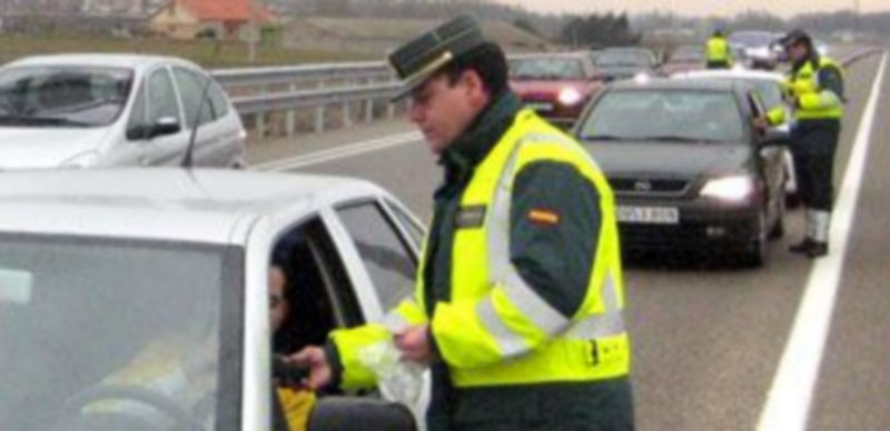 La Guardia Civil intensificará esta semana los controles de alcoholemia en toda Castilla y León. / Ical
