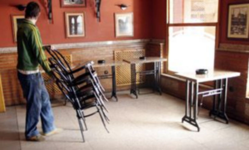 El sector de la hostelería (servicios de comidas y bebidas) destaca en número de contratos. / ICAL