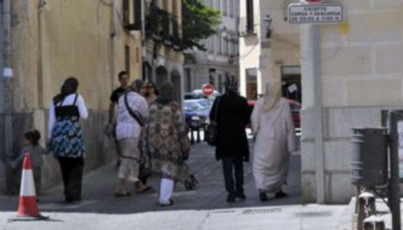 Los trabajadores no comunitarios registran un descenso de afiliación. / J. Martín