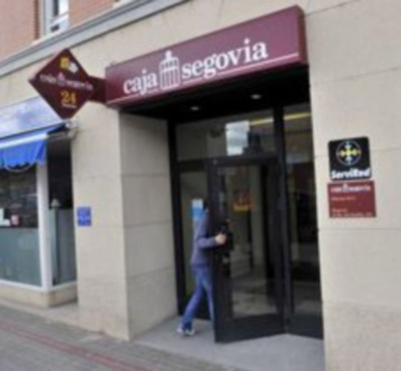Entrada a la oficina de Bankia en el barrio de El Sotillo