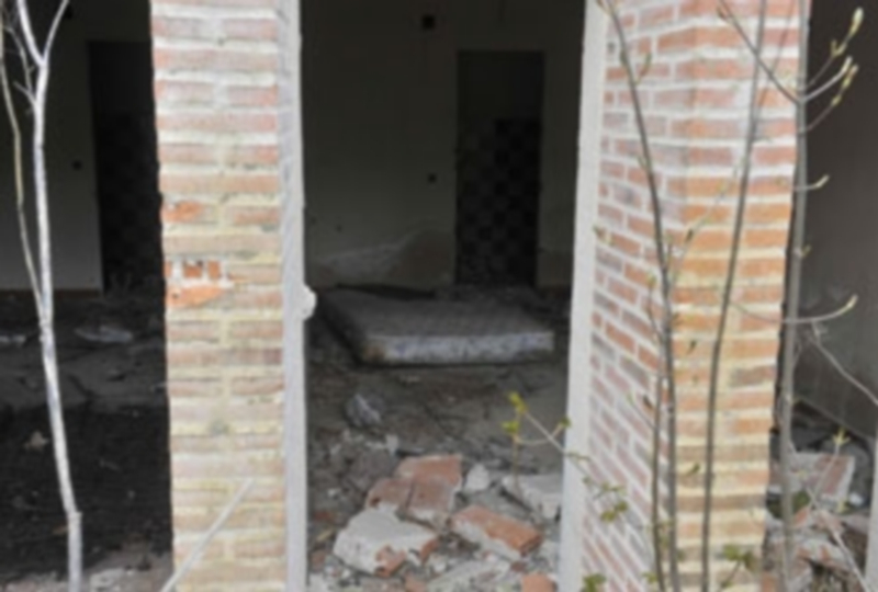 Estado en el que se encontraban algunas de las edificaciones de uno de los muros el pasado mes de mayo. / Kamarero
