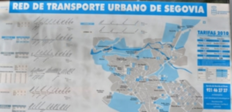 El listado de precios que figura en muchas de las 149 marquesinas de la ciudad corresponde a las tarifas de 2010. / BORJA MARTÍN