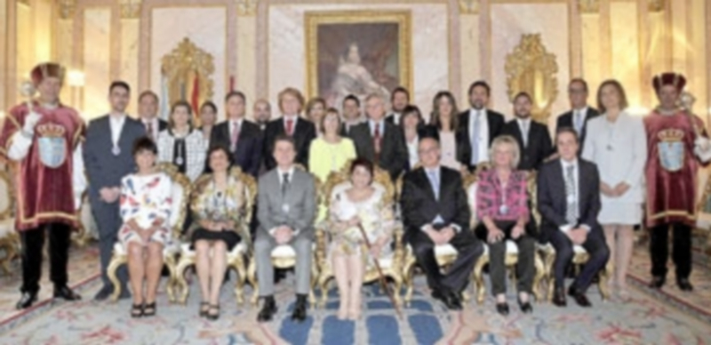 Foto de familia de la corporación municipal tomada el 13 de junio de 2015