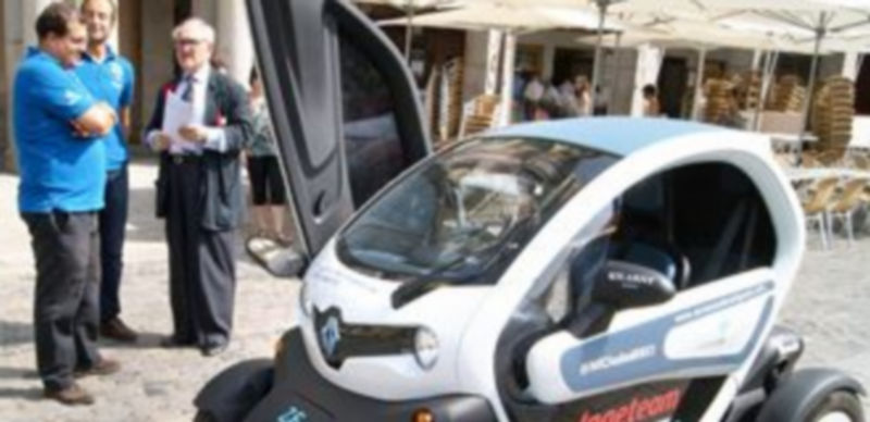 El vehículo en el que viajan los técnicos