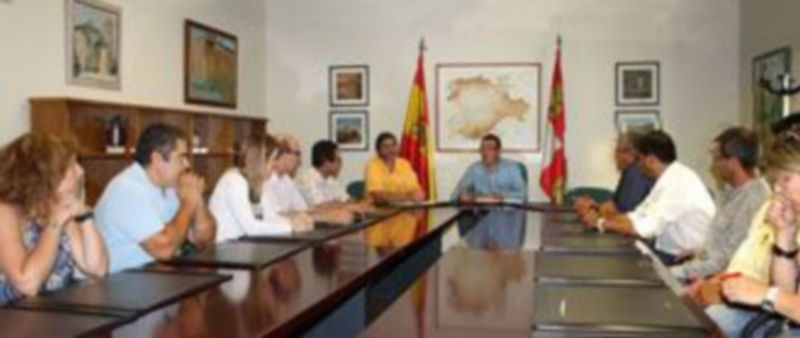 Un momento de la reunión celebrada ayer en la Delegación Territorial de la Junta de Castilla y León en  Segovia. / El Adelantado