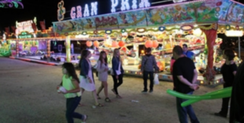 Las explanadas donde se instalan las atracciones no cuentan con las mejors condiciones de cara al público. / M.G.