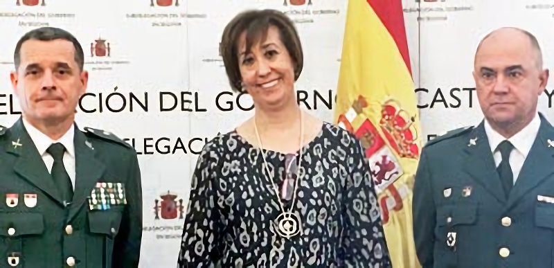 Jesús García Aller toma posesión como nuevo comandante de la Guardia Civil de Segovia 1 El teniente coronel José Luis Ramírez y la subdelegada del Gobierno