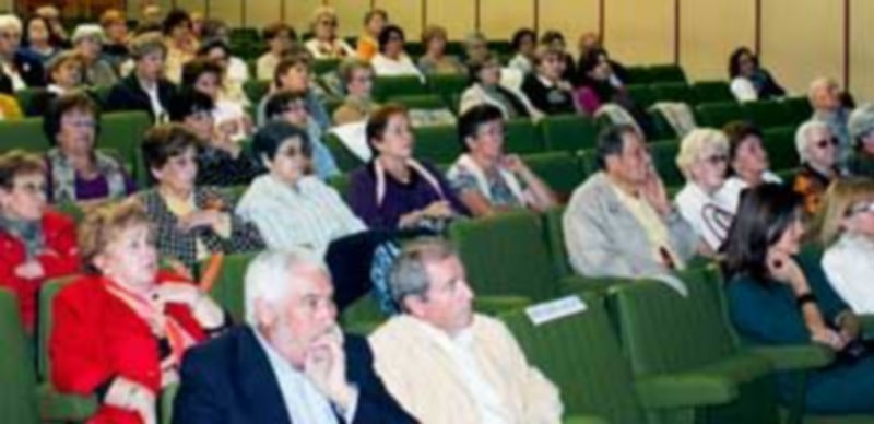 El Palacio de Mansilla cogió la ceremonia de inauguración del curso de la Universidad de la Experiencia. / Manuel Lecaros