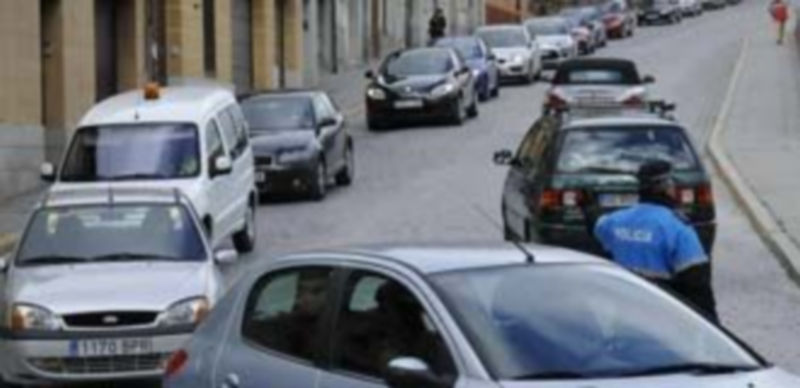 La calle de San Juan contabiliza el paso de 12.000 vehículos a diario. / Kamarero