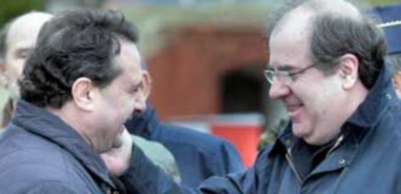 Un momento de la conversación informal que Arahuetes y Herrera mantuvieron el pasado lunes. / Juan Martín