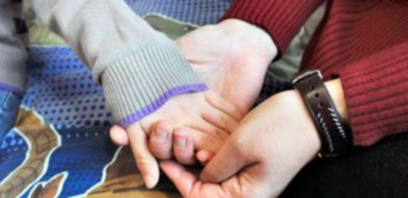 Las familias que acogen a un menor cuidan de él y le guían con cariño durante un período difícil de su vida. / Juan Martín