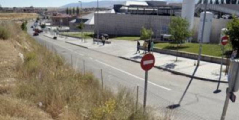 La urbanización del vial de acceso al Hospital General está pendiente de la construcción de un muro de sujeción del talud