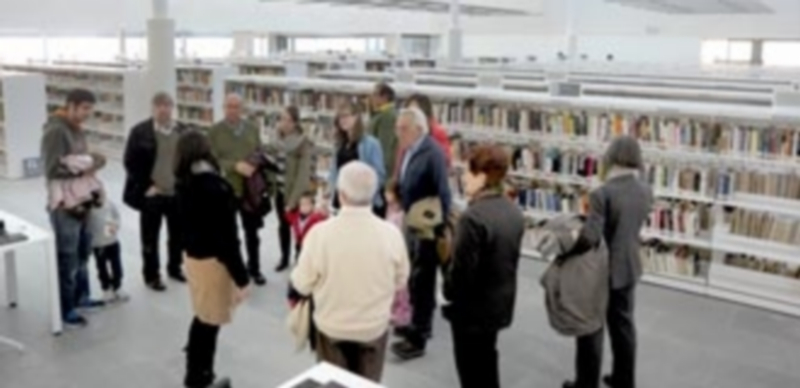 La Junta organizó unas jornadas de puertas abiertas en diciembre a la nueva biblioteca que hoy abre al público. / Kamarero