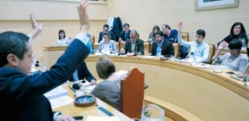 Los concejales del Grupo Socialista se quedaron solos en la votación del expediente sobre el presupuesto municipal. / Kamarero
