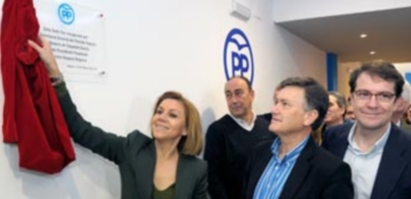 María Dolores de Cospedal inauguró la sede del Partido Popular en Segovia antes de reunirse con los alcaldes. / Kamarero