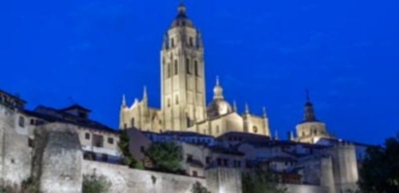 La iluminación ornamental y de los monumentos tendrá una especial  incidencia en el trabajo del plan director./Kamarero