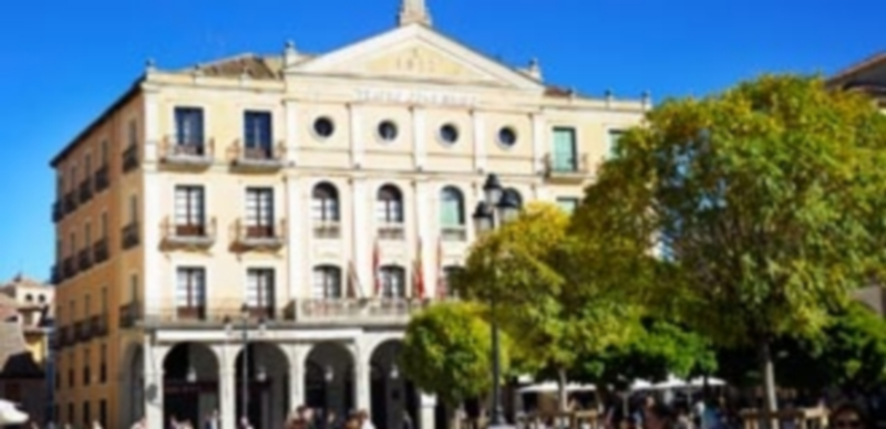 La Diputación contrata la reforma de las fachadas del Teatro Juan Bravo 1 El Teatro Juan Bravo lleva cerrado cuatro meses.