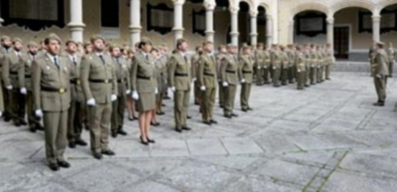 El patio de la Academia de la Artillería acogió los actos en el día de San Juan Bosco