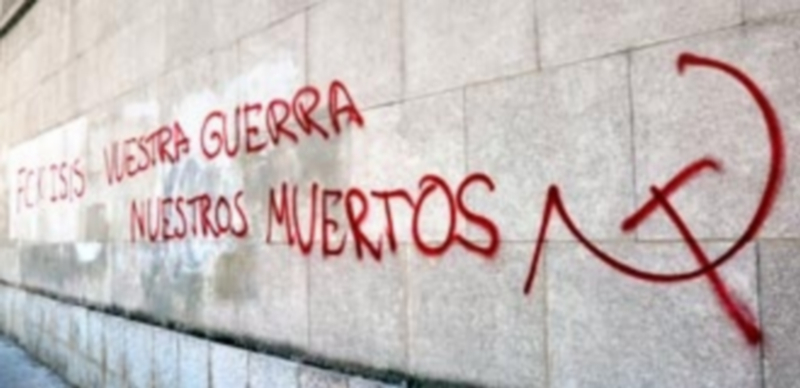 Aparecen pintadas en contra de Estado Islámico tras los atentados 1 Pintada contra el ISIS en el antiguo Parque de Bomberos de Segovia que el Ayuntamiento limpiará en breve. / KAMARERO