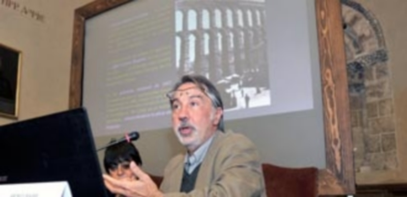 El arquitecto José Mata Wagner participó ayer en las II Jornadas del Acueducto organizadas por el Ayuntamiento. / KAMARERO