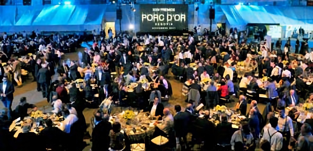 El pabellón polideportivo Pedro Delgado se llenó con más de 800 personas. / KAMARERO