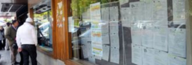 Las listas del paro tenían registradas en Segovia a finales de octubre a un total de 8.981 personas. / Kamarero