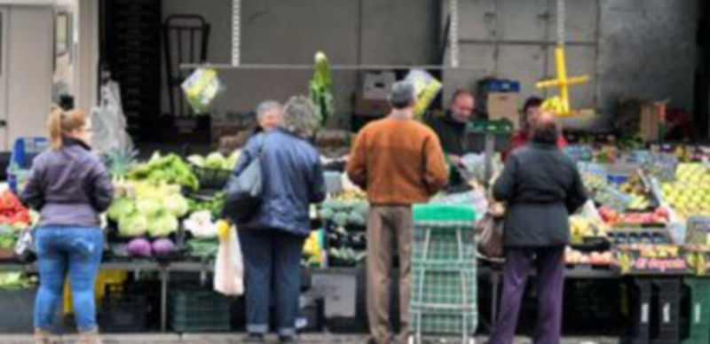El espacio reservado al mercado ocupa hoy menos de la cuarta parte de la superficie total de la Plaza Tirso de Molina. / Kamarero