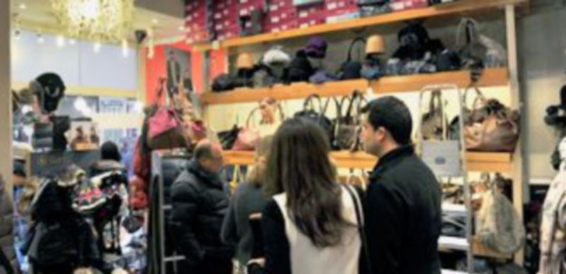 La OCU recuerda que éste es un buen momento para comprar más barato y ofrece una serie de consejos. /Kamarero