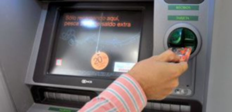 Nuevos colores en los cajeros automáticos./ Kamarero.