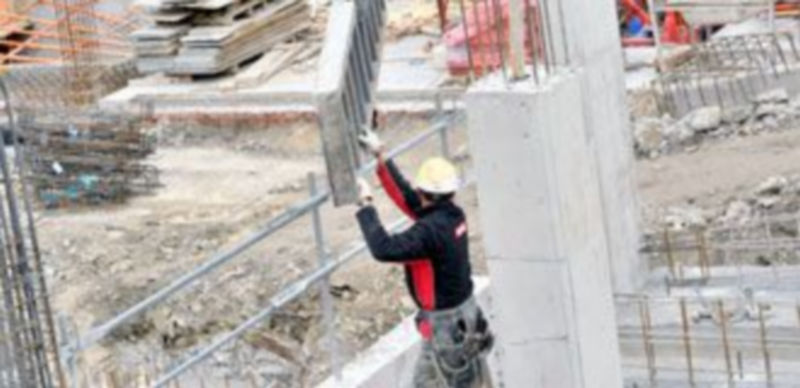 El sector de la Construcción ha experimentado un descenso del paro registrado superior al 7%. / Kamarero